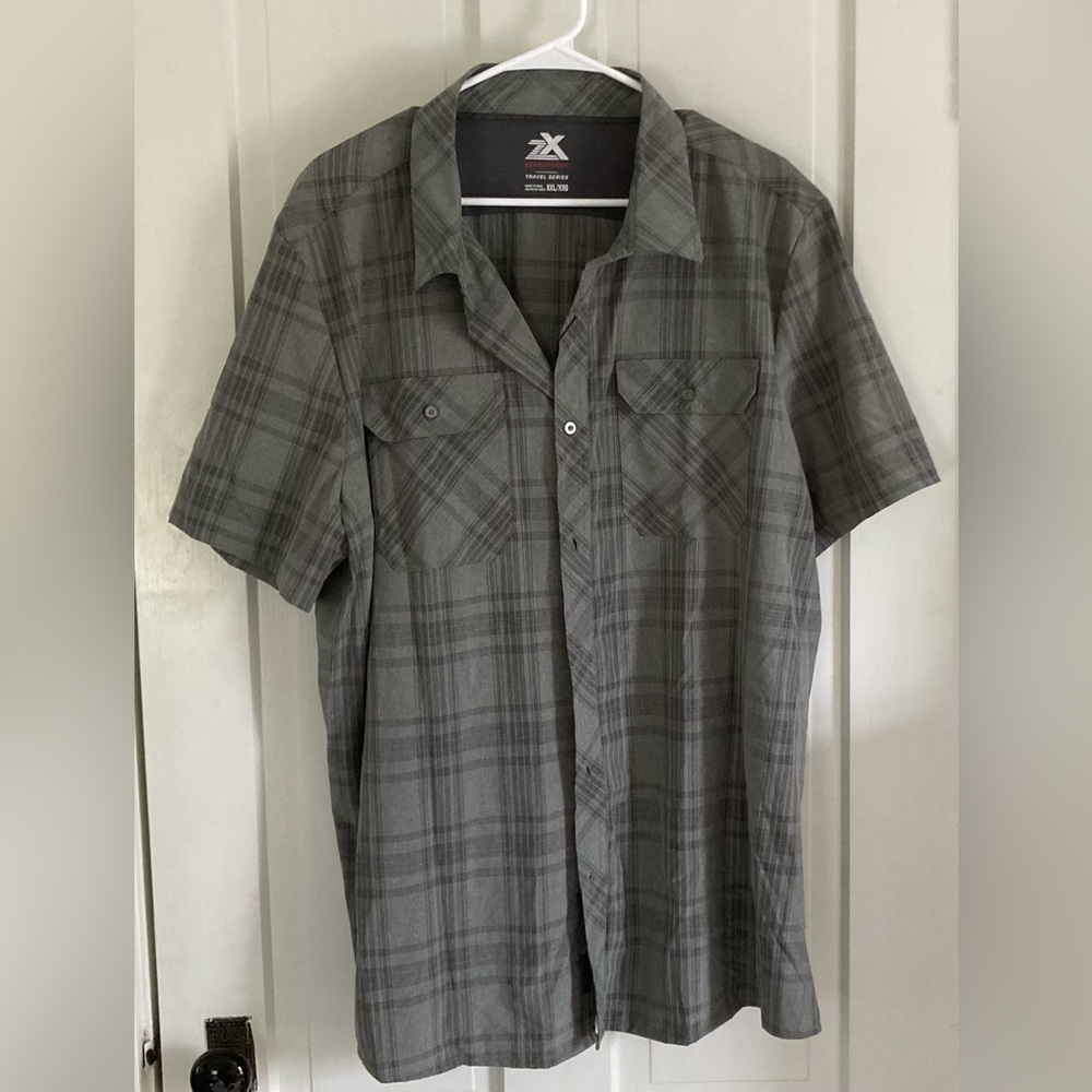 ZeroXposur Men's Gray Plaid Button Down Shirt